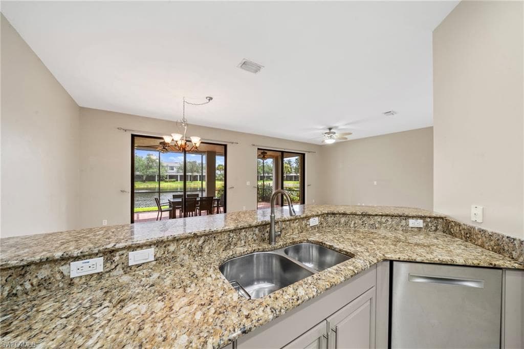 15662 Summit Place Cir 385, Naples, FL 34119-10