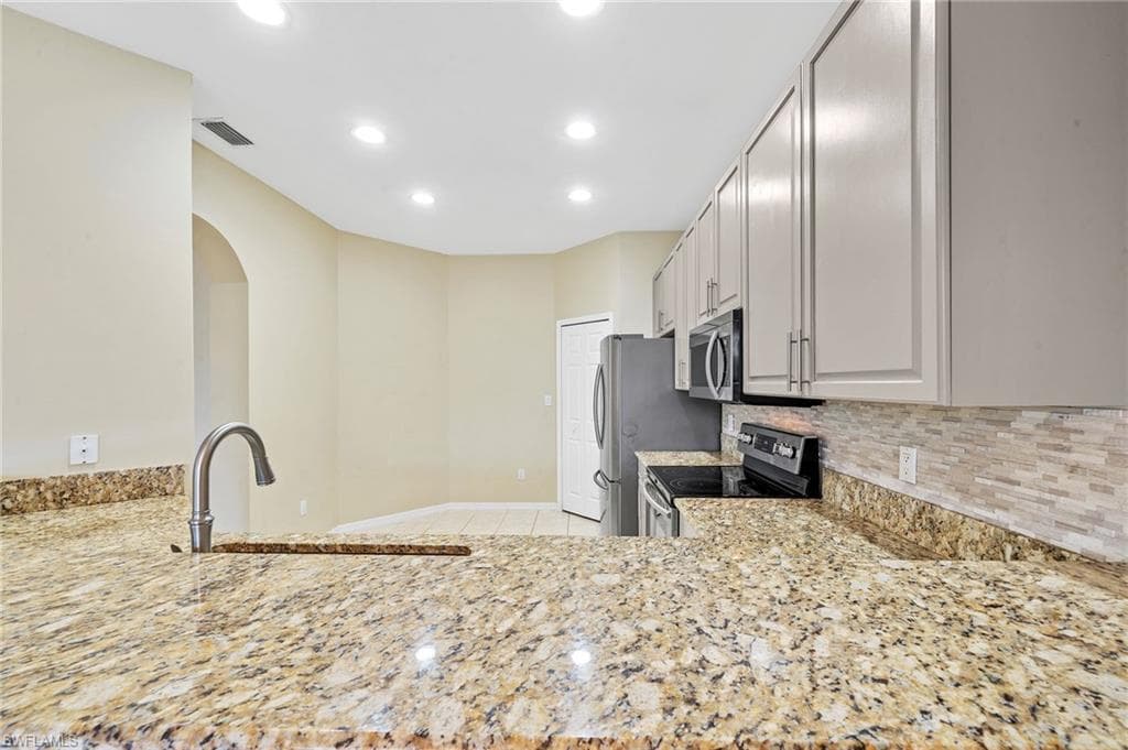 15662 Summit Place Cir 385, Naples, FL 34119-12