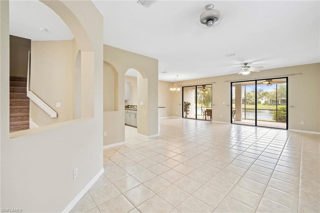 15662 Summit Place Cir 385, Naples, FL 34119-15