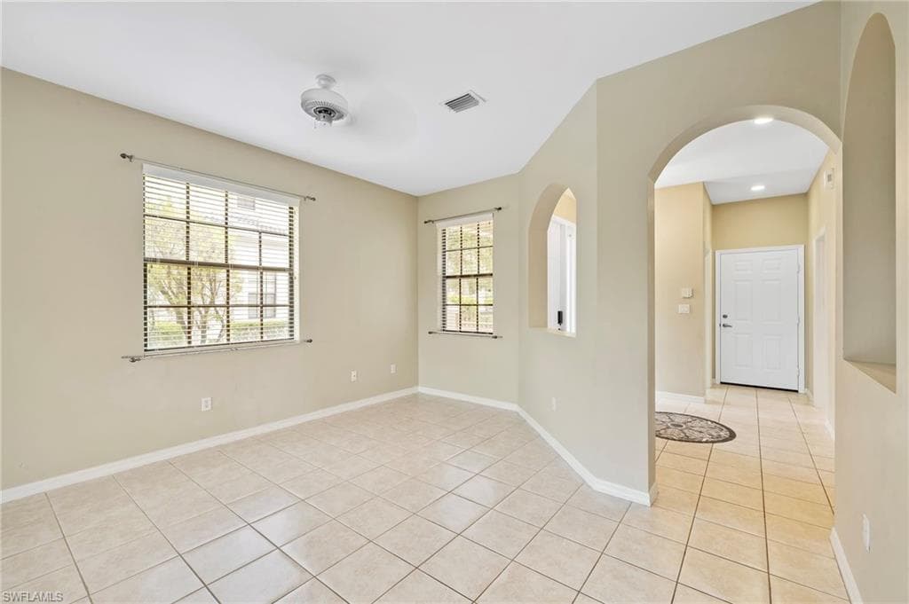 15662 Summit Place Cir 385, Naples, FL 34119-16
