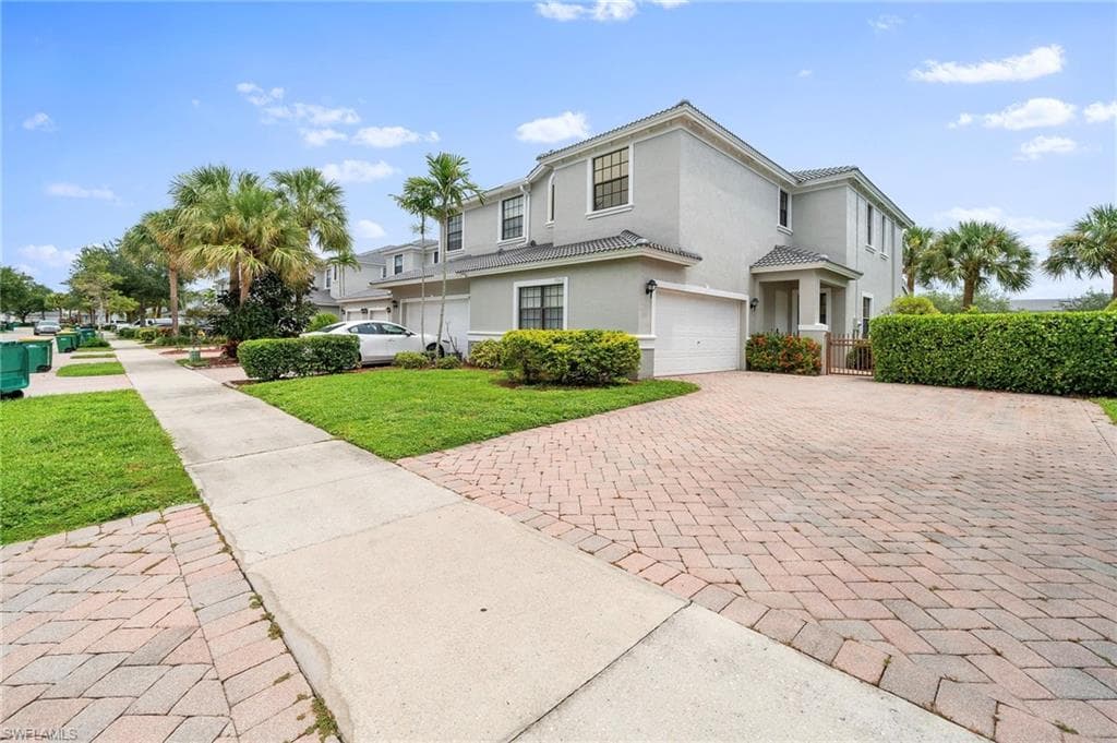 15662 Summit Place Cir 385, Naples, FL 34119-1
