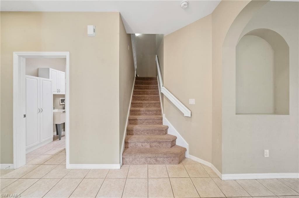 15662 Summit Place Cir 385, Naples, FL 34119-22