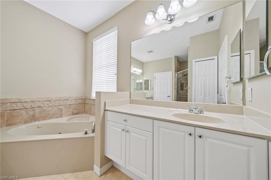 15662 Summit Place Cir 385, Naples, FL 34119-25