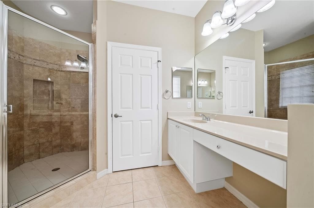 15662 Summit Place Cir 385, Naples, FL 34119-26