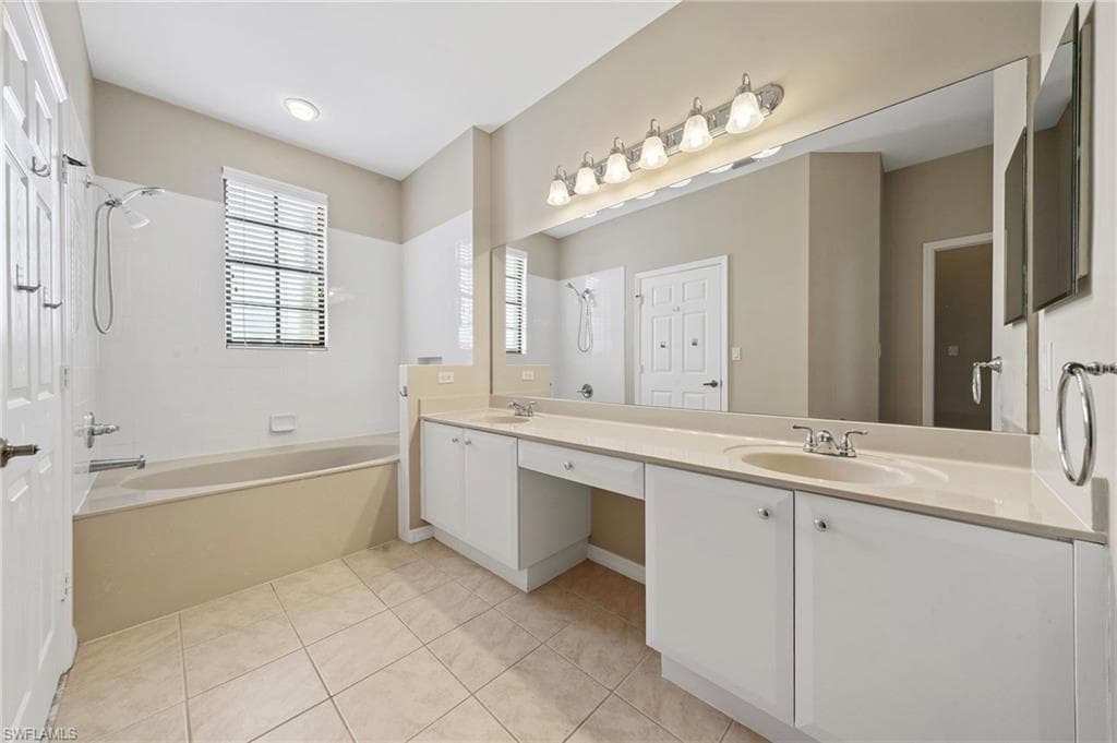 15662 Summit Place Cir 385, Naples, FL 34119-28