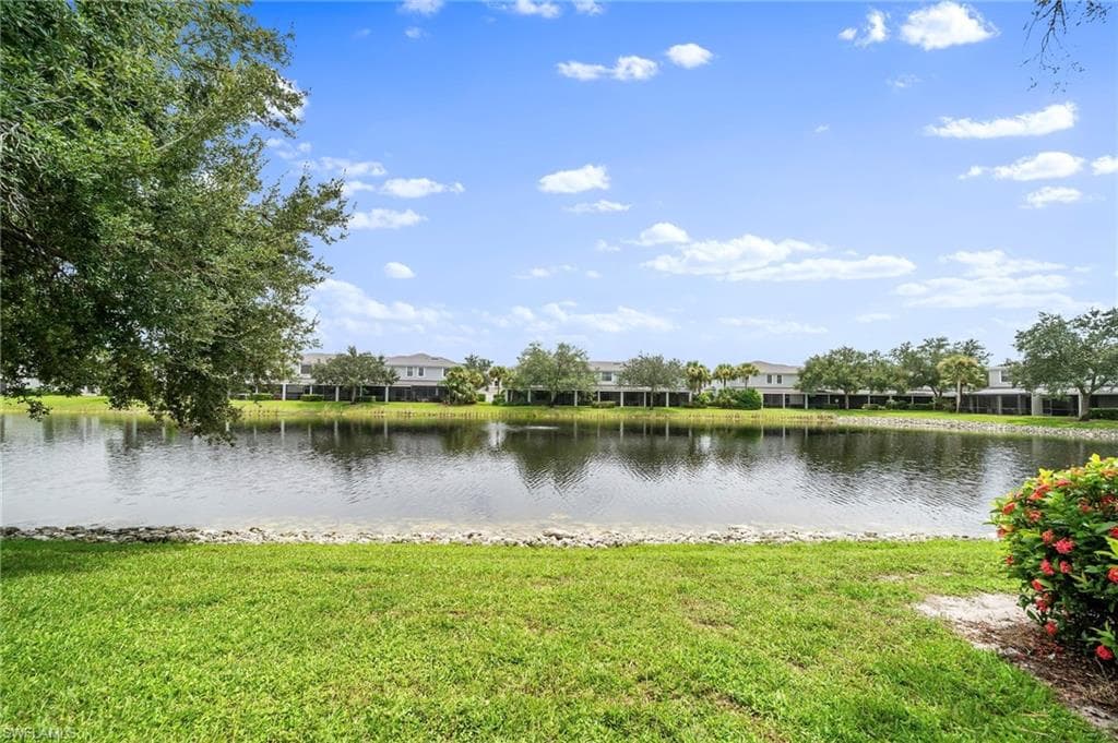 15662 Summit Place Cir 385, Naples, FL 34119-3