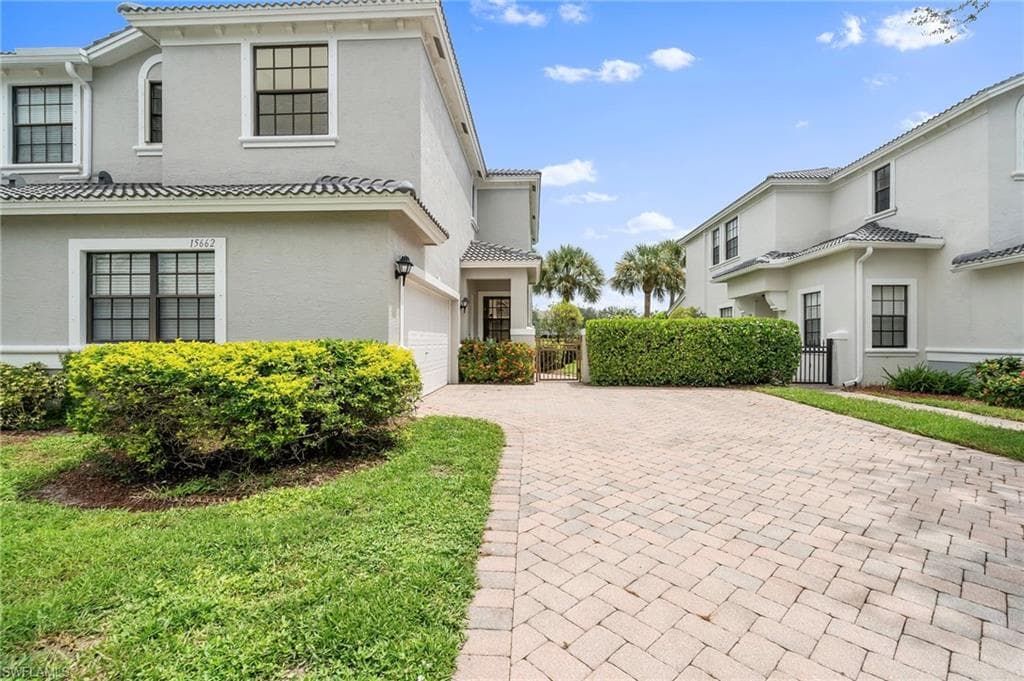 15662 Summit Place Cir 385, Naples, FL 34119-40