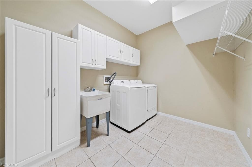 15662 Summit Place Cir 385, Naples, FL 34119-43