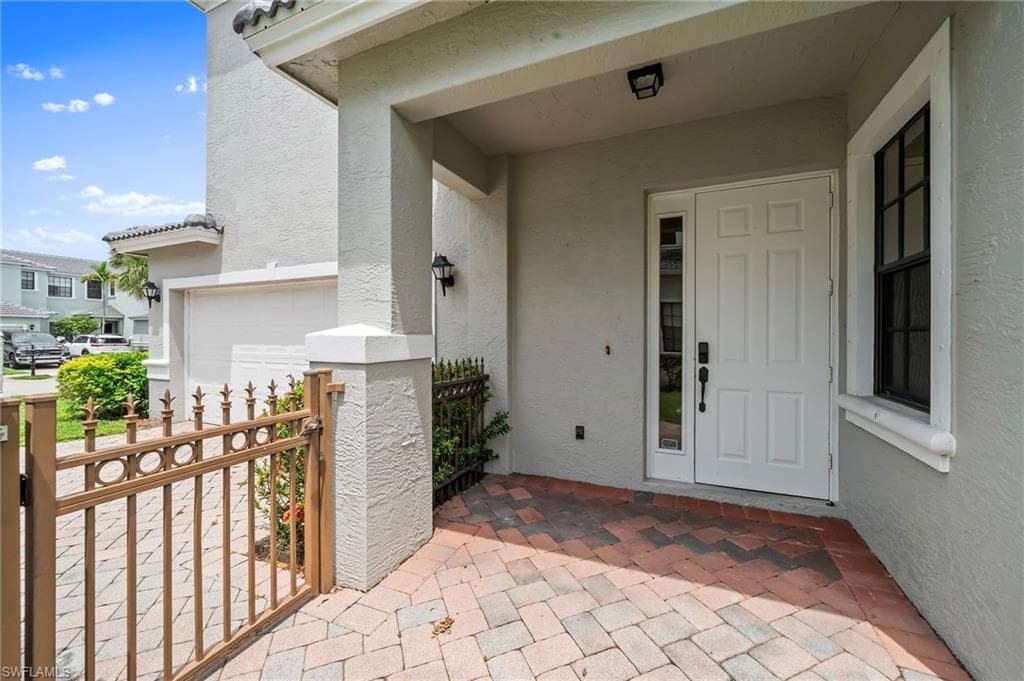 15662 Summit Place Cir 385, Naples, FL 34119-44