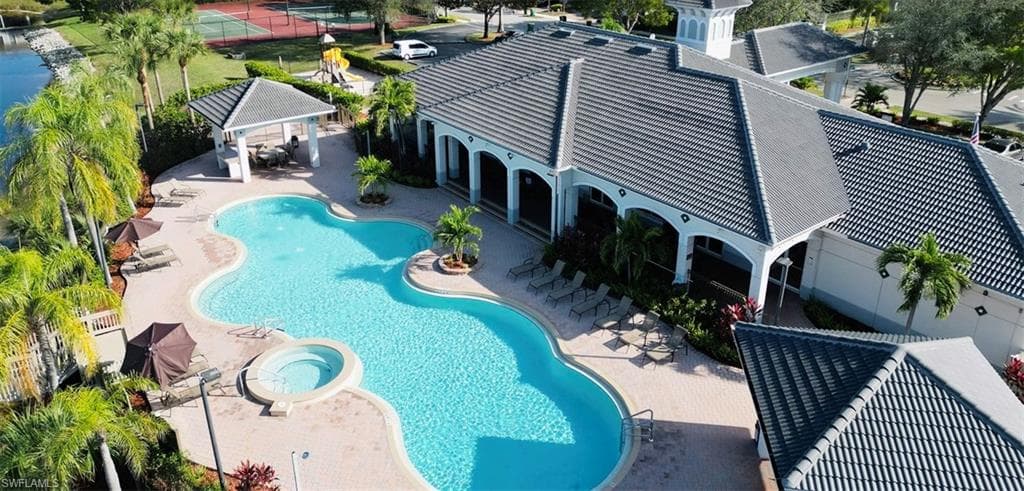 15662 Summit Place Cir 385, Naples, FL 34119-46