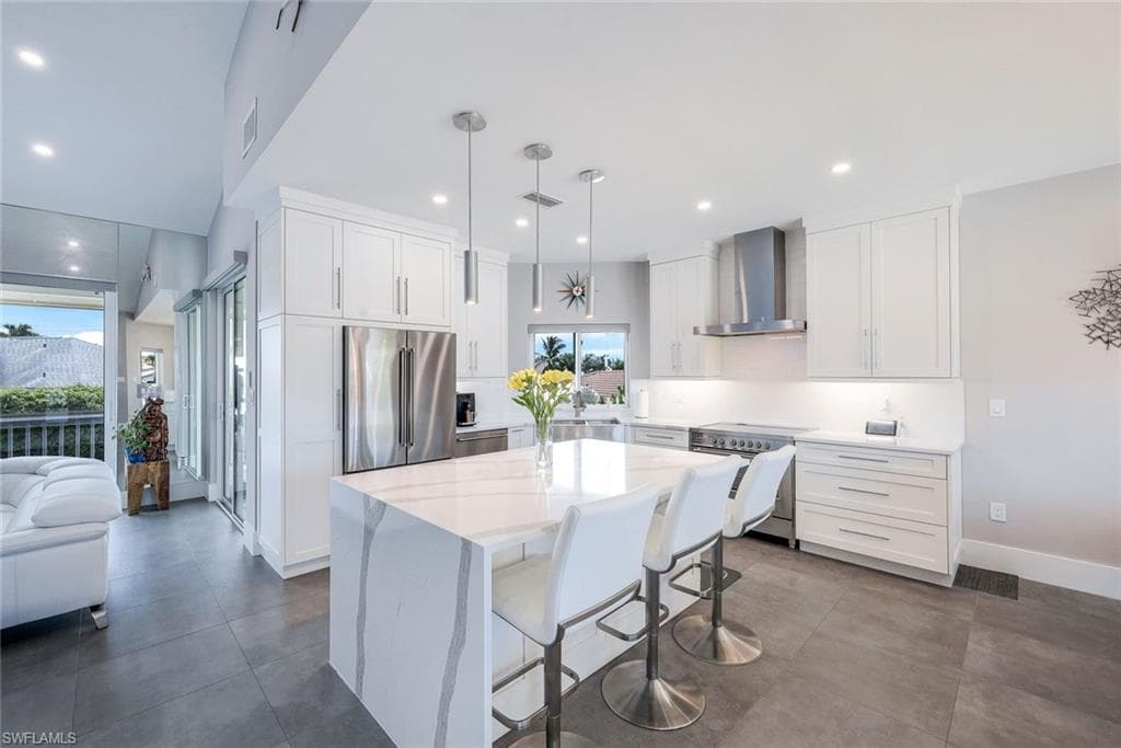 681 Diplomat Ct, Marco Island, FL 34145-10