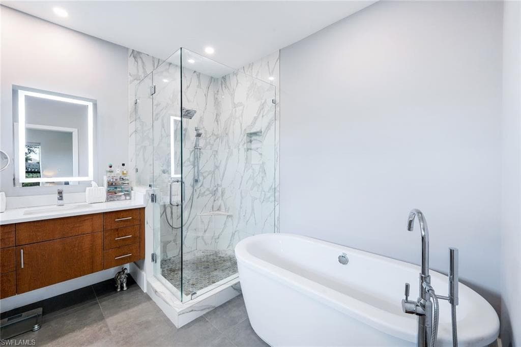 681 Diplomat Ct, Marco Island, FL 34145-15