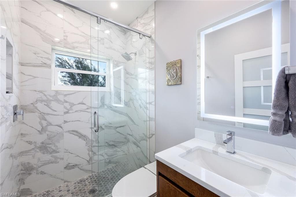 681 Diplomat Ct, Marco Island, FL 34145-17