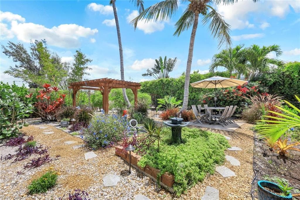 681 Diplomat Ct, Marco Island, FL 34145-28