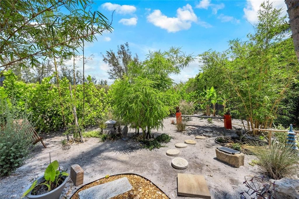 681 Diplomat Ct, Marco Island, FL 34145-30