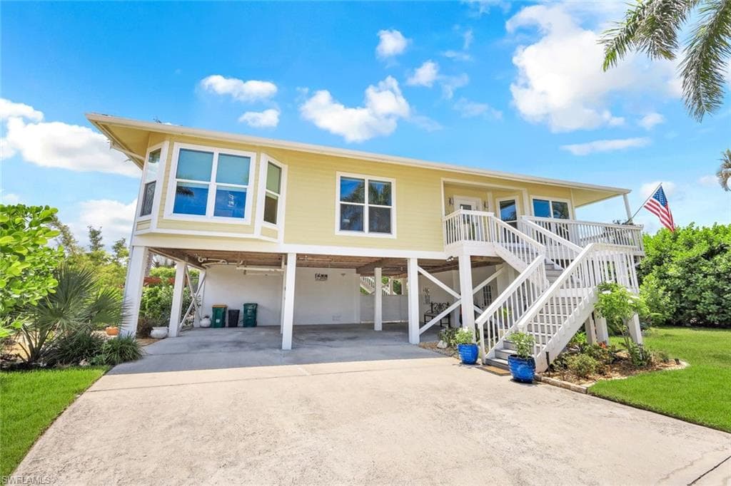 681 Diplomat Ct, Marco Island, FL 34145-3
