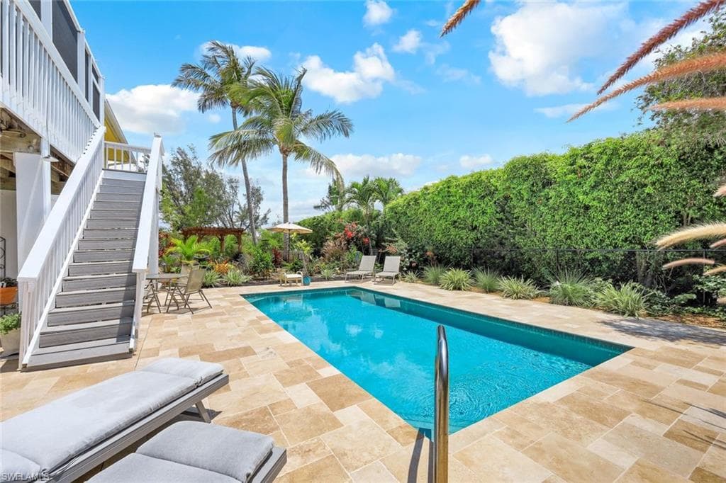 681 Diplomat Ct, Marco Island, FL 34145-4