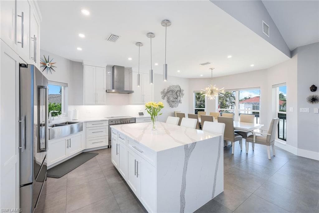 681 Diplomat Ct, Marco Island, FL 34145-5