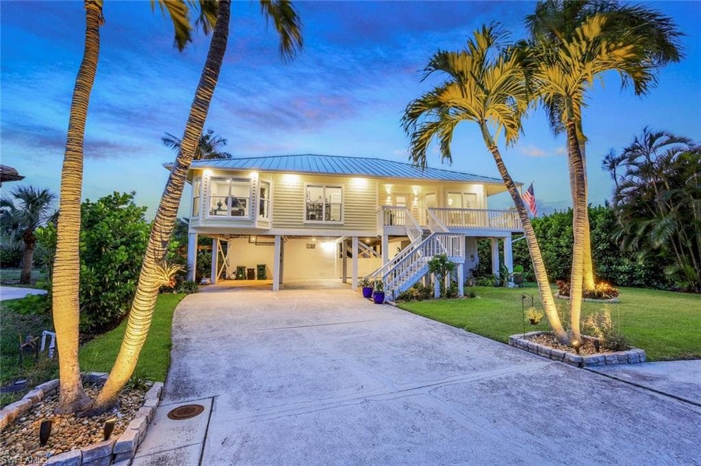 681 Diplomat Ct, Marco Island, FL 34145-7