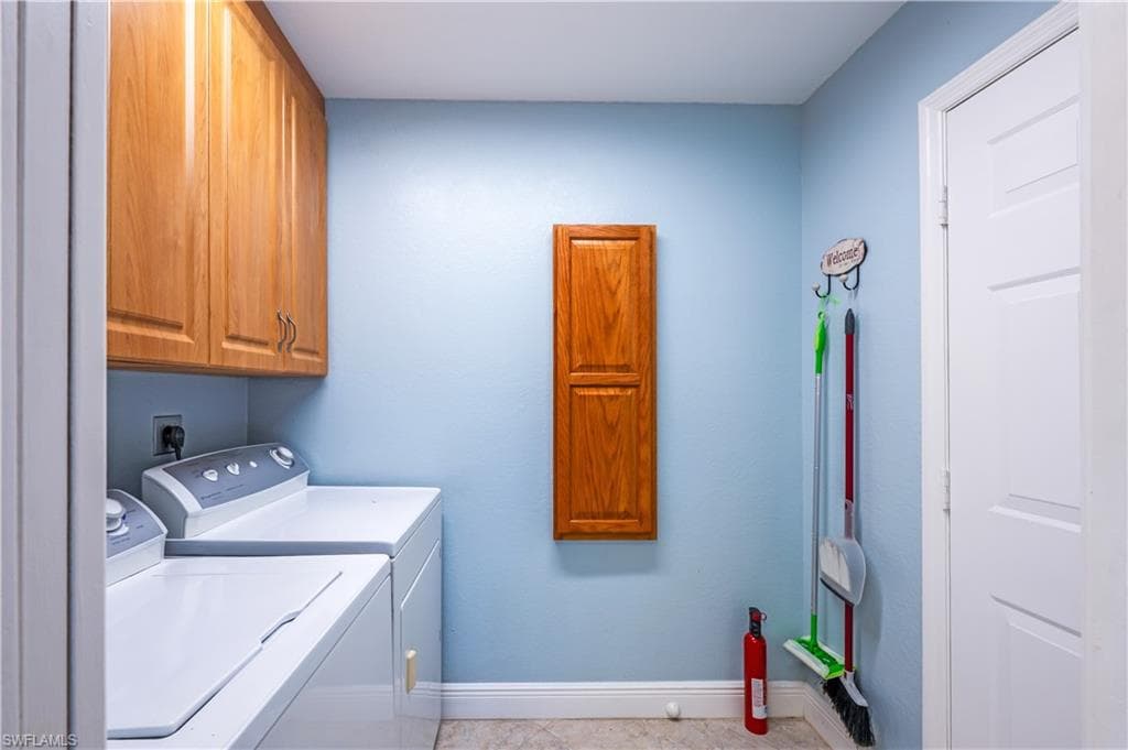 6610 Ilex Cir, Naples, FL 34109-16