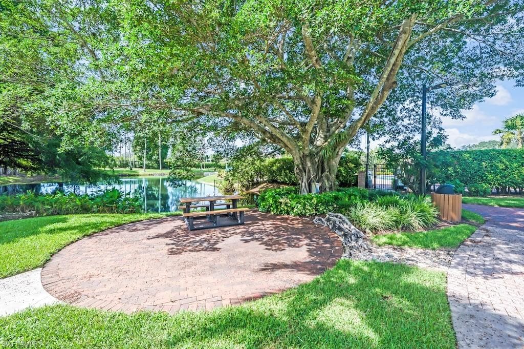 6610 Ilex Cir, Naples, FL 34109-29