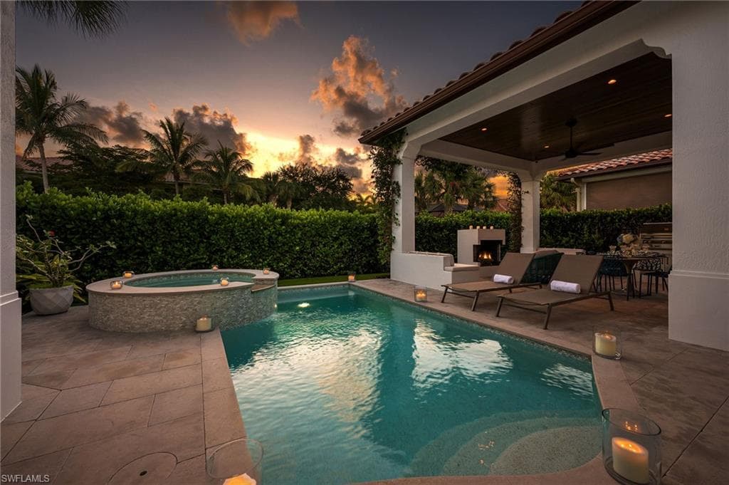 2243 Residence Cir, Naples, FL 34105-38