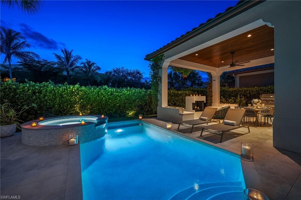 2243 Residence Cir, Naples, FL 34105-39