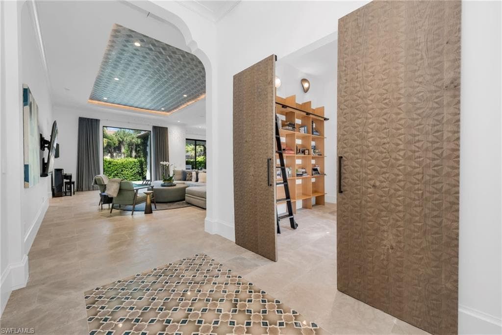 2243 Residence Cir, Naples, FL 34105-4