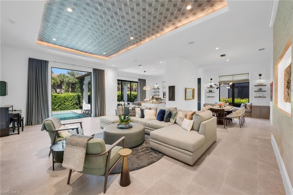 2243 Residence Cir, Naples, FL 34105-5