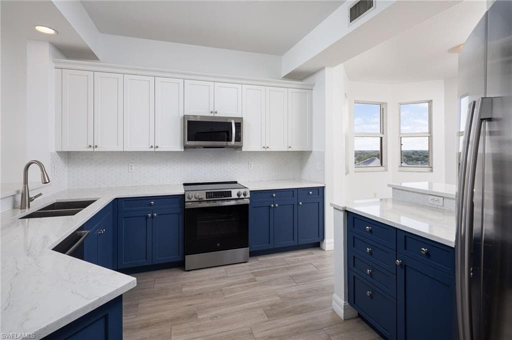 410 Flagship Dr 906, Naples, FL 34108-8