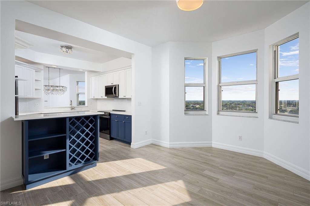 410 Flagship Dr 906, Naples, FL 34108-10