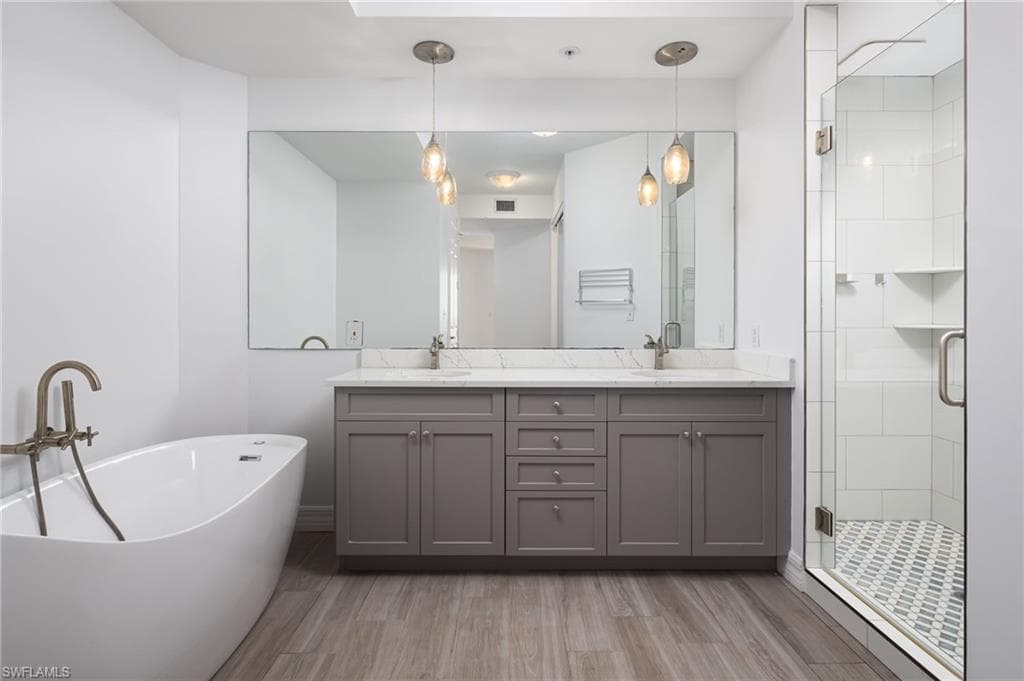 410 Flagship Dr 906, Naples, FL 34108-15