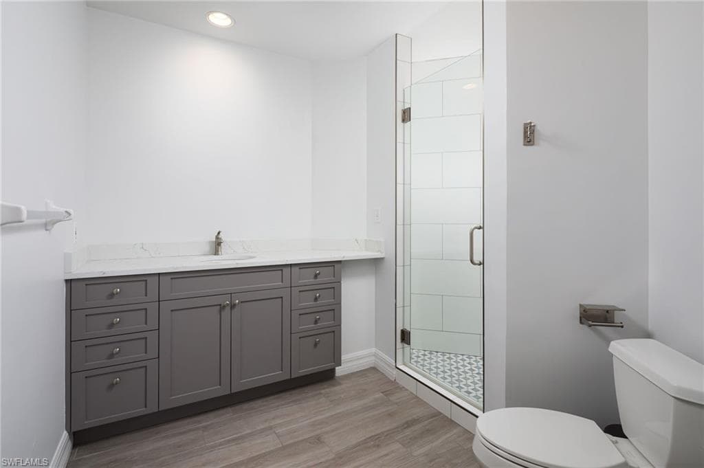 410 Flagship Dr 906, Naples, FL 34108-17