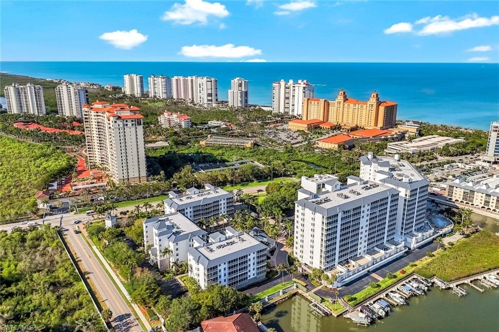 410 Flagship Dr 906, Naples, FL 34108-1