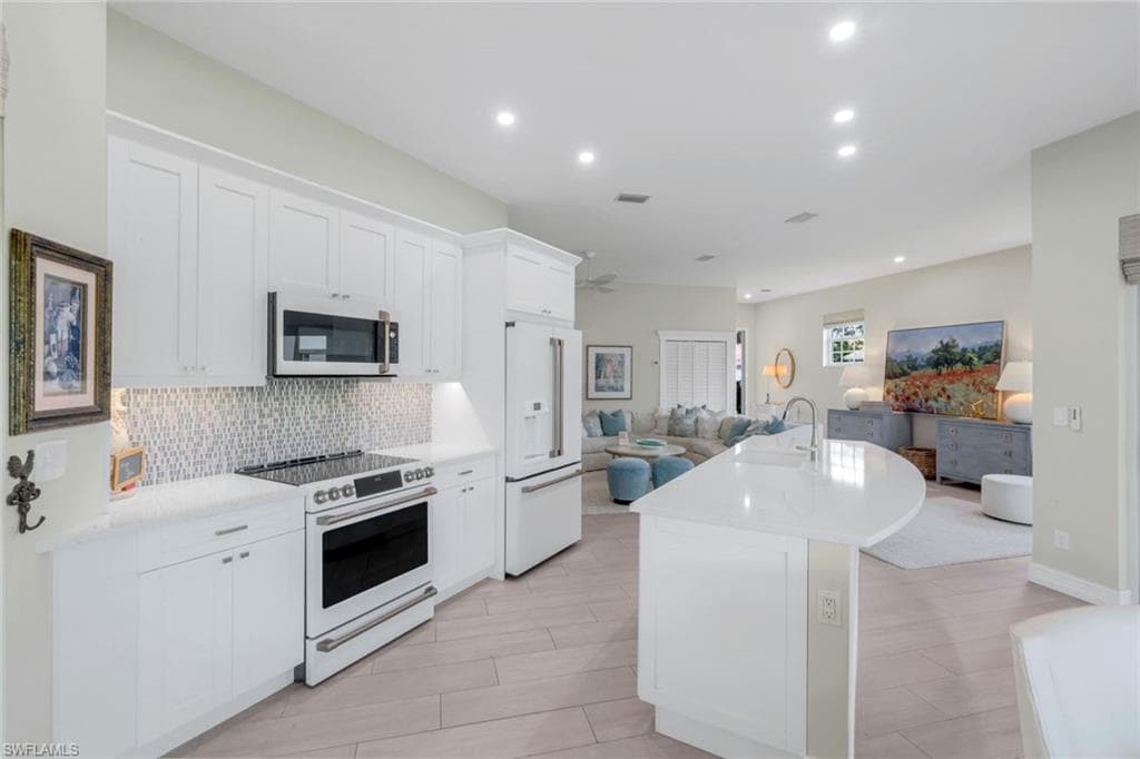 9172 Las Maderas Dr, Bonita Springs, FL 34135-9