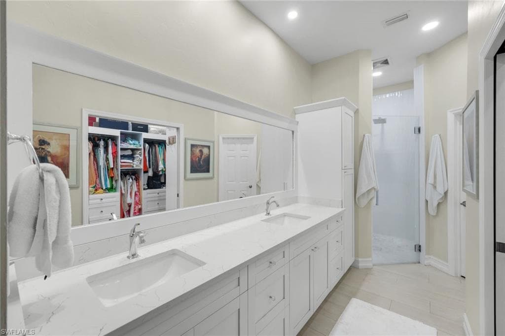 9172 Las Maderas Dr, Bonita Springs, FL 34135-18