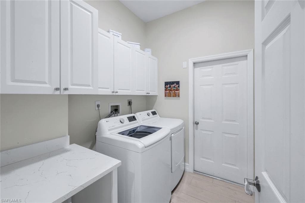9172 Las Maderas Dr, Bonita Springs, FL 34135-21