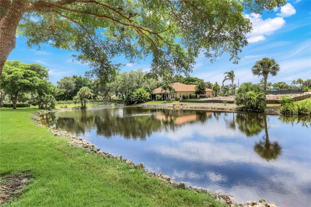 9172 Las Maderas Dr, Bonita Springs, FL 34135-25