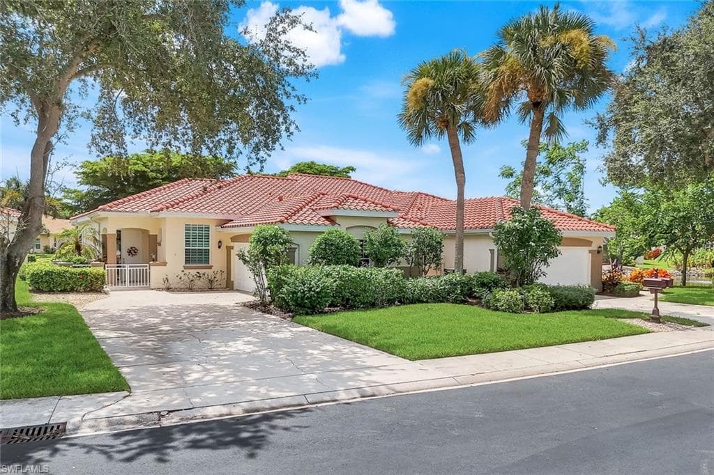 9172 Las Maderas Dr, Bonita Springs, FL 34135-2