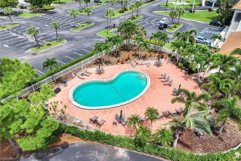 9172 Las Maderas Dr, Bonita Springs, FL 34135-32