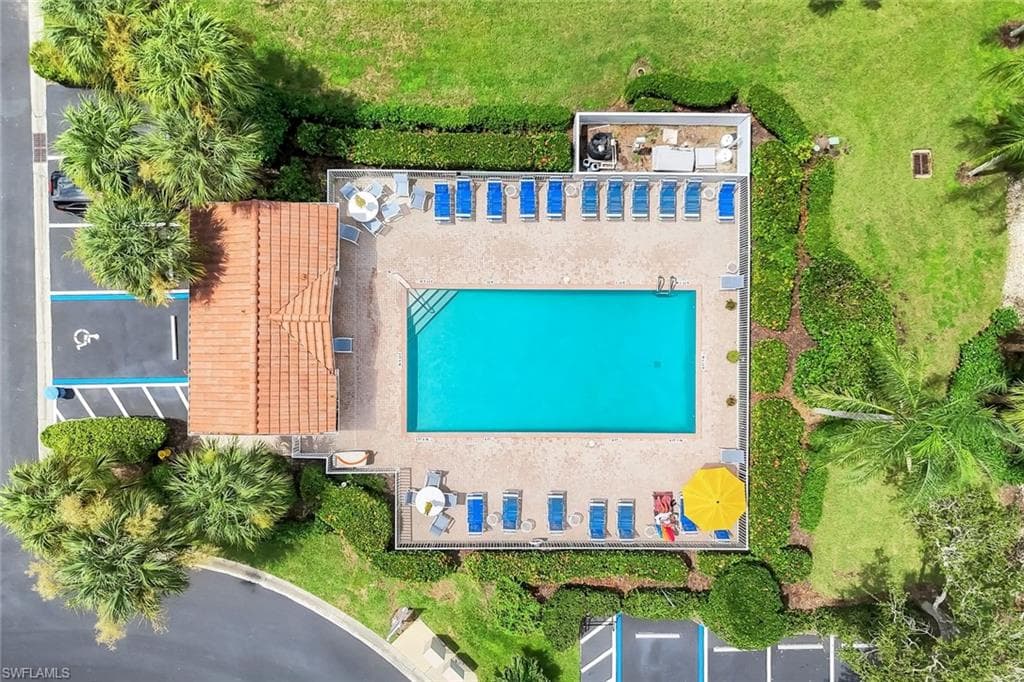 9172 Las Maderas Dr, Bonita Springs, FL 34135-34