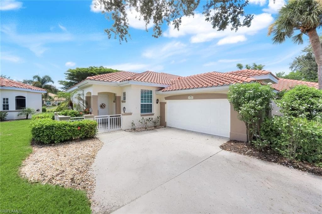 9172 Las Maderas Dr, Bonita Springs, FL 34135-4
