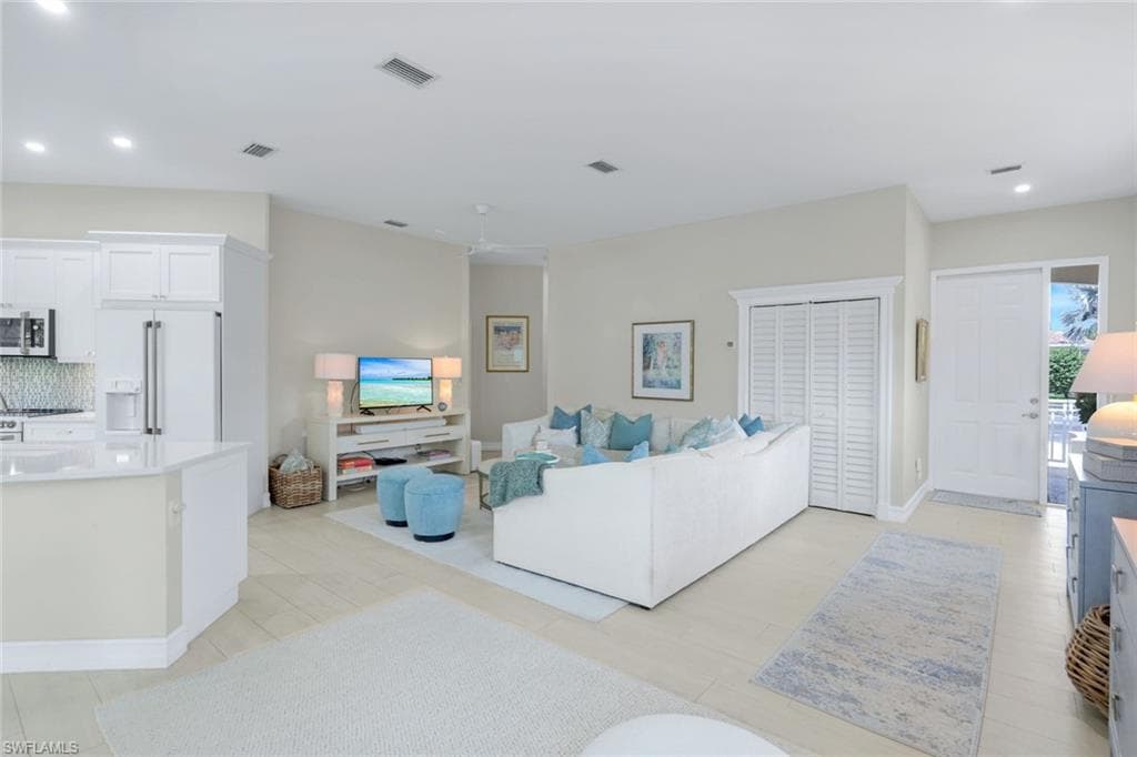 9172 Las Maderas Dr, Bonita Springs, FL 34135-7