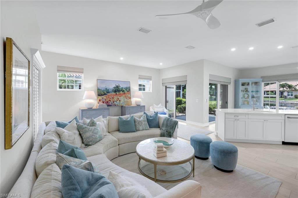 9172 Las Maderas Dr, Bonita Springs, FL 34135-8