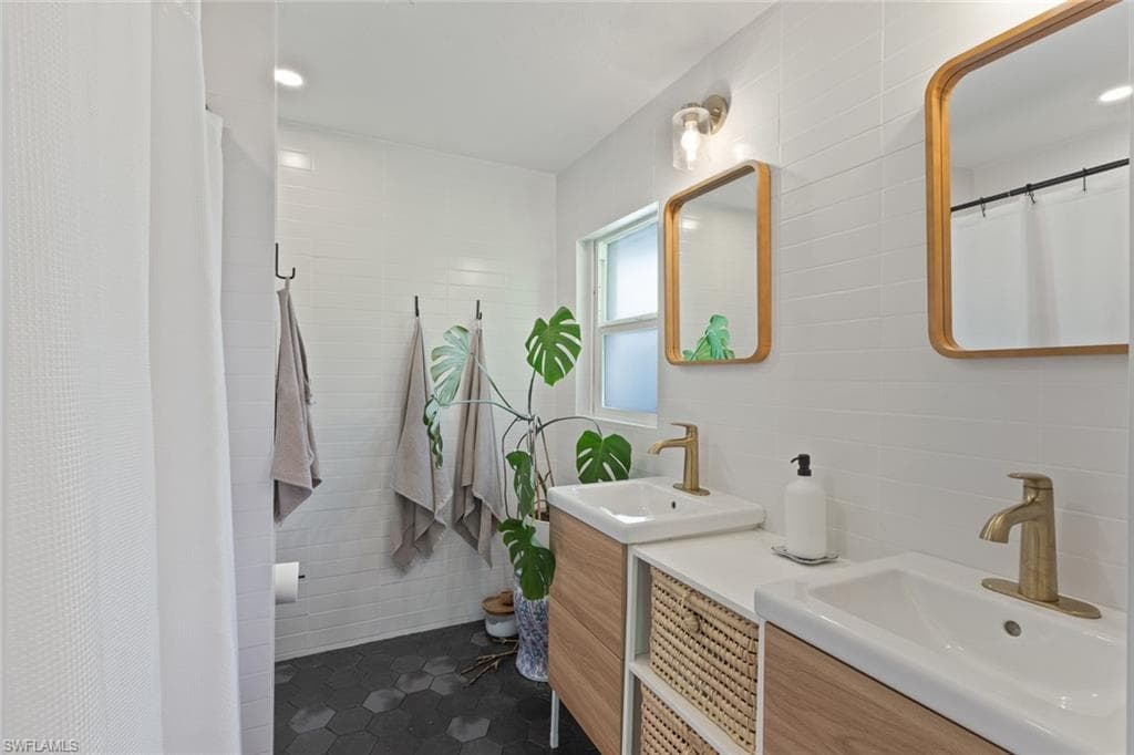4710 11th Ave SW, Naples, FL 34116-15