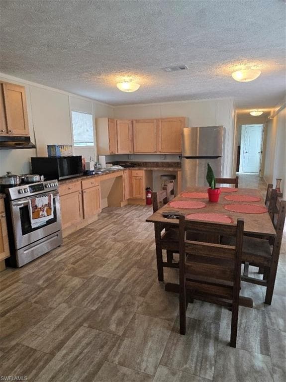 8385 Marx Dr, North Fort Myers, FL 33917-4