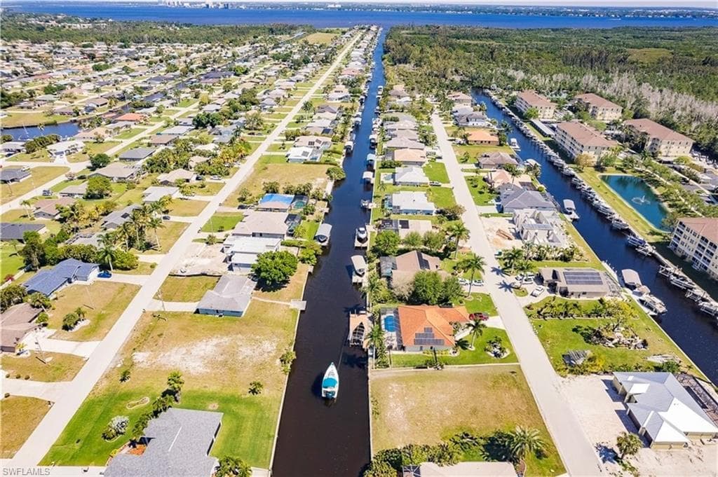 2005 Ottersrest Ln, Cape Coral, FL 33990-2