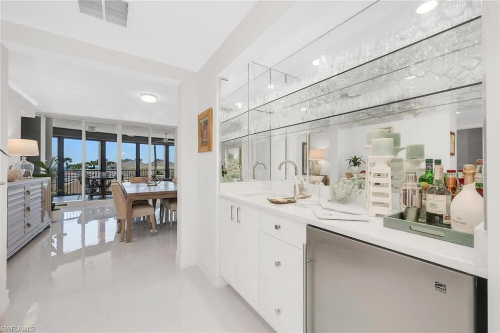 8665 Bay Colony Dr 202, Naples, FL 34108-10