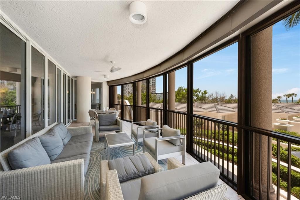 8665 Bay Colony Dr 202, Naples, FL 34108-18