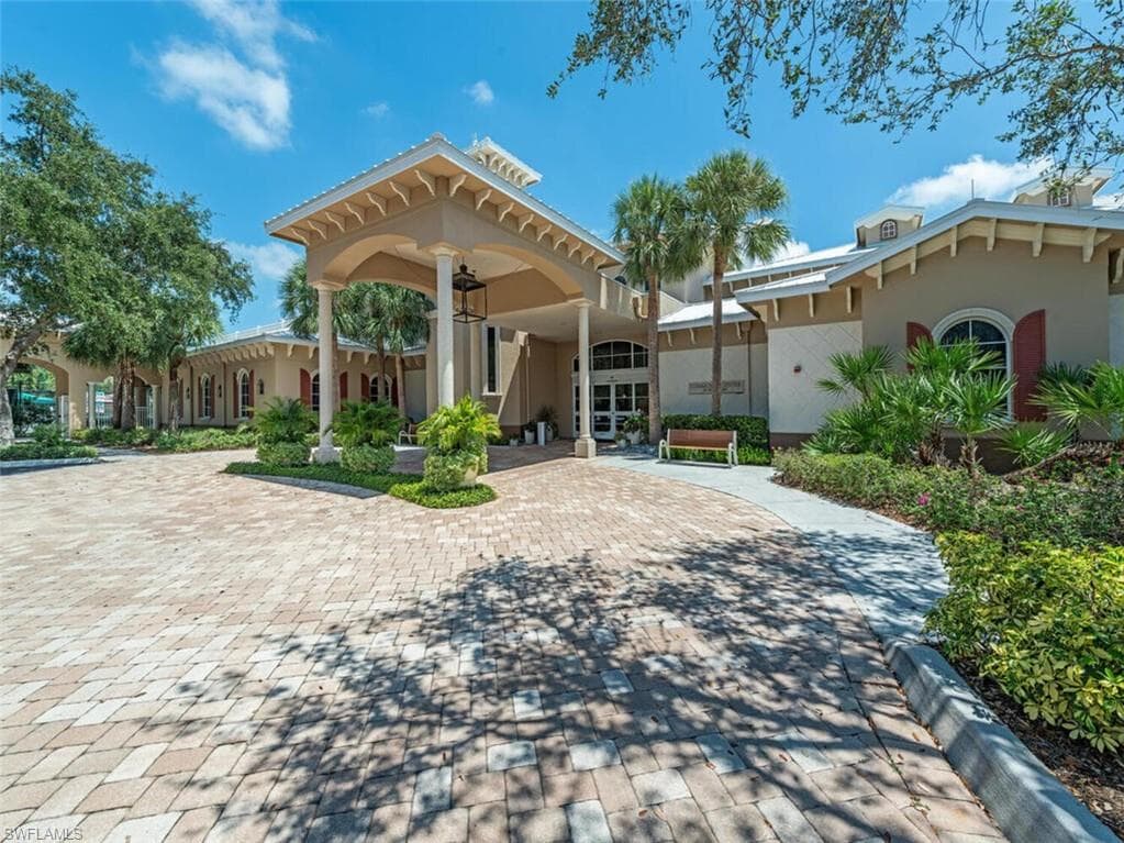 864 Tanbark Dr 201, Naples, FL 34108-33